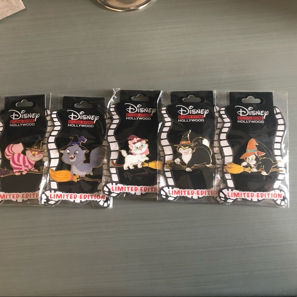 Disney LE Cats on Brooms Pin Set - Picture 6 of 8